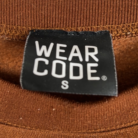 Las Vegas Pullover - Picture 3 of 4